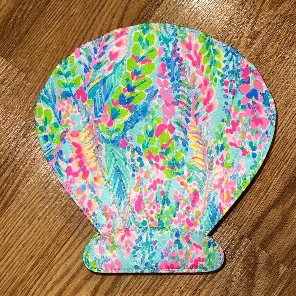 Lilly Pulitzer Shell-Shaped Makeup Case - Picture 2 of 5